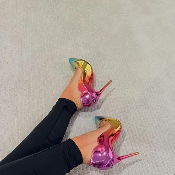 Christian Louboutin Vibrant Heels - Picture 1 of 6